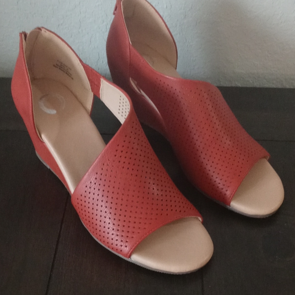 Wedges by journee collection💜
